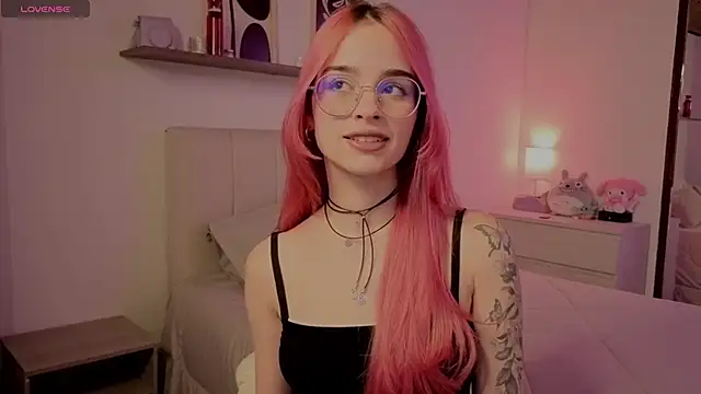 Roxxy mora online show from 12/02/25, 11:45