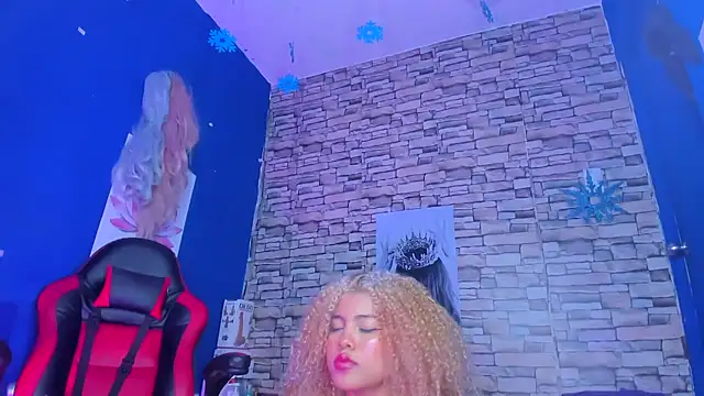 sofiacastillo01 online show from 03/20/25, 11:23