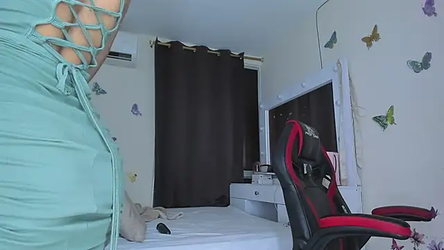 sofiacastillo01 online show from 10/03/25, 03:42