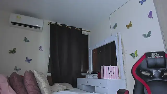 sofiacastillo01 online show from 10/04/25, 03:32