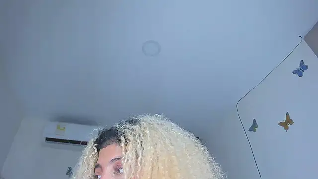 sofiacastillo01 online show from 11/25/25, 01:16