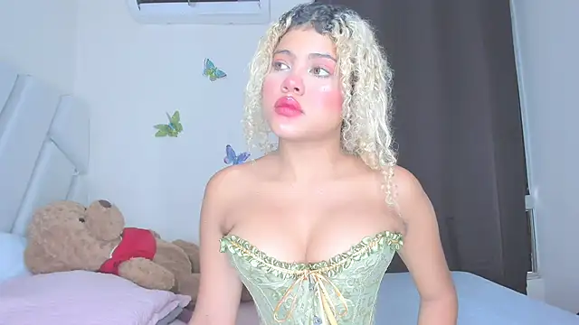 sofiacastillo01 online show from 04/11/26, 06:01