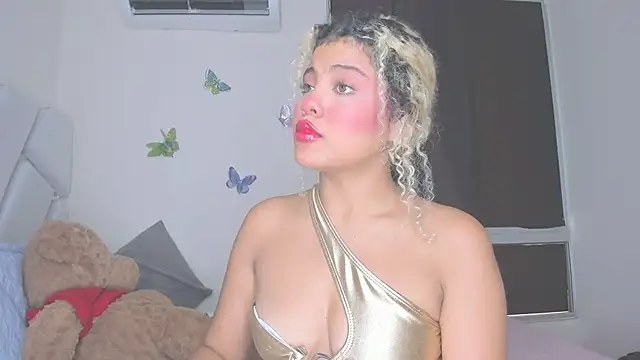 sofiacastillo01 online show from 04/16/26, 06:09