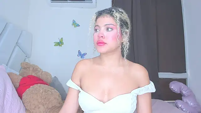sofiacastillo01 online show from 04/25/26, 06:05