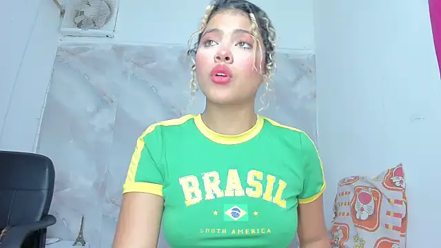 sofiacastillo01 online show from 05/16/26, 01:32