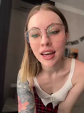 Snapshot of LoveGameSexx chatting on 02/15/25, 08:54 LoveGameSexx online show from 02/15/25, 08:54