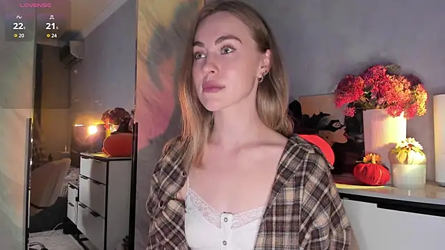 Snapshot of LoveGameSexx chatting on 10/15/25, 05:57 LoveGameSexx online show from 10/15/25, 05:57