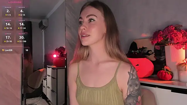 Snapshot of LoveGameSexx chatting on 10/16/25, 10:16 LoveGameSexx online show from 10/16/25, 10:16