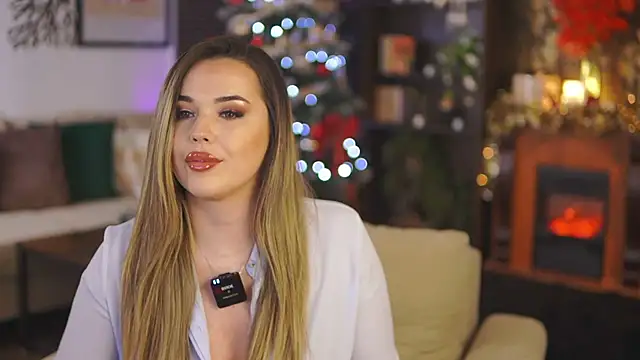 Snapshot of EvaSunderland chatting on 01/06/25, 11:20 EvaSunderland online show from 01/06/25, 11:20