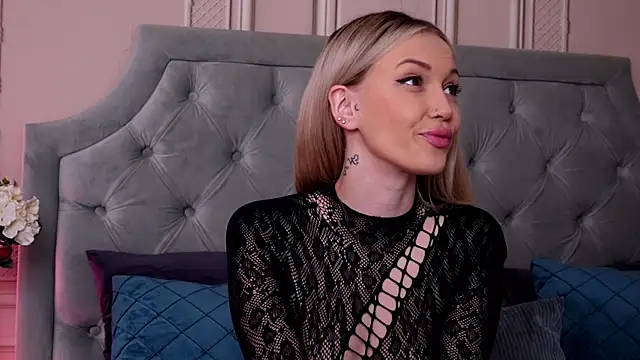 LucyAddison online show from 02/20/25, 05:33