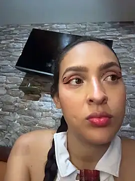 Snapshot of twohornys chatting on 10/18/25, 10:43 twohornys online show from 10/18/25, 10:43