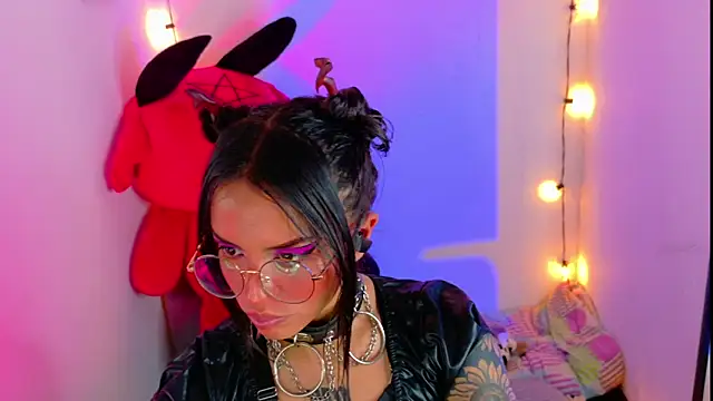 Snapshot of Dann_dan chatting on 01/28/25, 06:05 Dann dan online show from 01/28/25, 06:05