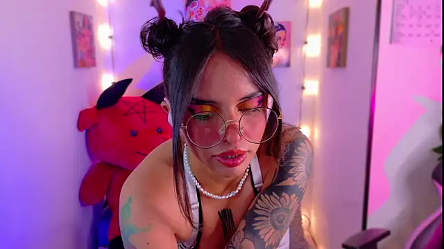 Snapshot of Dann_dan chatting on 02/22/25, 04:07 Dann dan online show from 02/22/25, 04:07