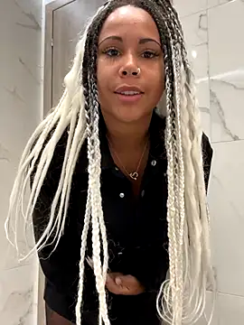 HaileyDiana online show from 10/02/25, 09:38