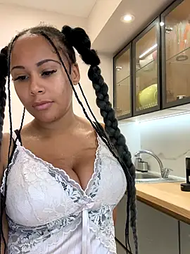 HaileyDiana online show from 11/24/25, 12:27