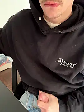 Snapshot of KendrickJiz chatting on 09/28/25, 11:48 KendrickJiz online show from 09/28/25, 11:48