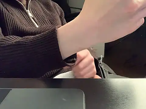 Snapshot of KendrickJiz chatting on 11/21/25, 11:36 KendrickJiz online show from 11/21/25, 11:36