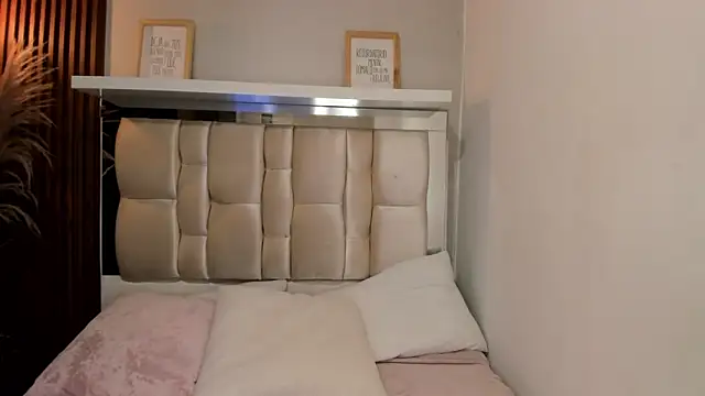 ANTONELLA  ROUSE  online show from 01/27/25, 11:43