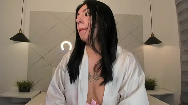 ANTONELLA  ROUSE  online show from 02/06/26, 08:40