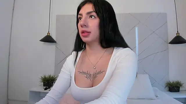 ANTONELLA  ROUSE  online show from 04/07/26, 07:47