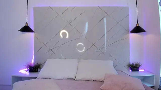 ANTONELLA  ROUSE  online show from 04/20/26, 08:54