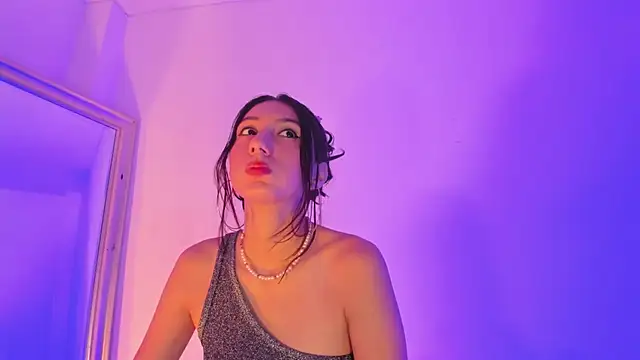 Snapshot of LyaEvanss chatting on 10/14/25, 01:56 LyaEvanss online show from 10/14/25, 01:56