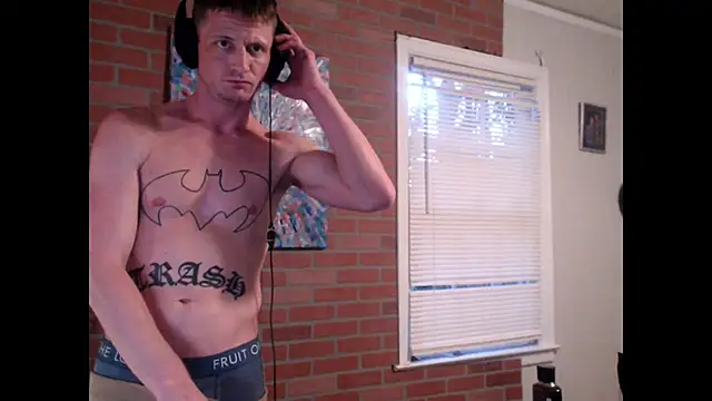 Snapshot of trash4cash chatting on 12/31/24, 10:45 trash4cash online show from 12/31/24, 10:45