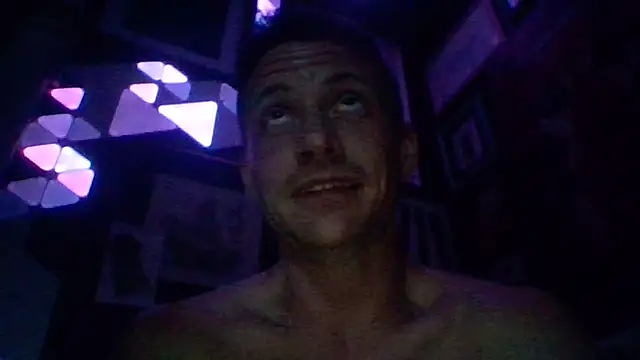 Snapshot of trash4cash chatting on 01/02/25, 04:30 trash4cash online show from 01/02/25, 04:30