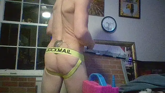 Snapshot of trash4cash chatting on 02/19/25, 12:03 trash4cash online show from 02/19/25, 12:03