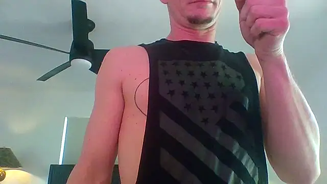 Snapshot of trash4cash chatting on 02/27/25, 04:32 trash4cash online show from 02/27/25, 04:32