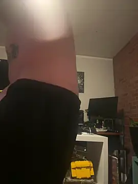 Snapshot of trash4cash chatting on 03/04/25, 01:45 trash4cash online show from 03/04/25, 01:45