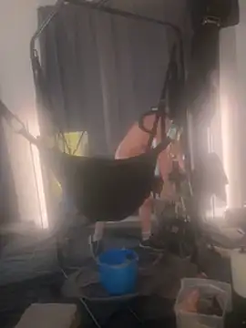 Snapshot of trash4cash chatting on 03/18/25, 10:48 trash4cash online show from 03/18/25, 10:48