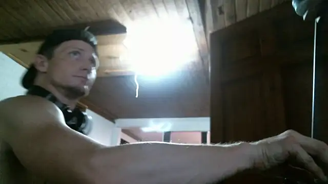 Snapshot of trash4cash chatting on 09/28/25, 02:28 trash4cash online show from 09/28/25, 02:28