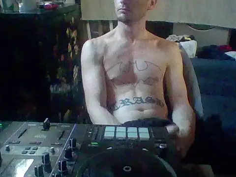 Snapshot of trash4cash chatting on 10/01/25, 08:59 trash4cash online show from 10/01/25, 08:59