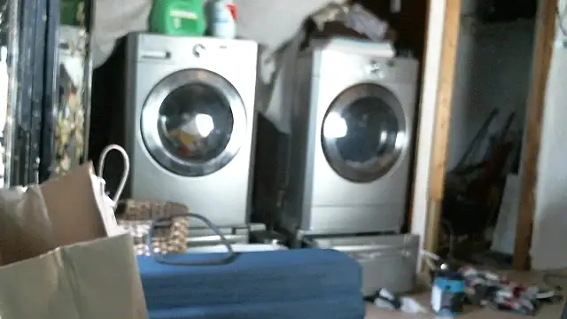 Snapshot of trash4cash chatting on 10/06/25, 04:04 trash4cash online show from 10/06/25, 04:04