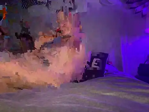 Snapshot of trash4cash chatting on 10/08/25, 03:04 trash4cash online show from 10/08/25, 03:04