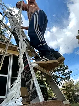 Snapshot of trash4cash chatting on 10/08/25, 06:27 trash4cash online show from 10/08/25, 06:27