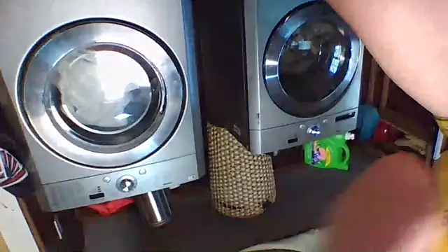 Snapshot of trash4cash chatting on 10/14/25, 07:14 trash4cash online show from 10/14/25, 07:14