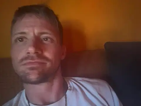 Snapshot of trash4cash chatting on 04/19/26, 11:29 trash4cash online show from 04/19/26, 11:29