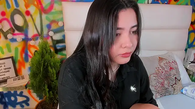 Snapshot of Liana_Bernocchi chatting on 11/19/25, 08:20 Liana Bernocchi online show from 11/19/25, 08:20