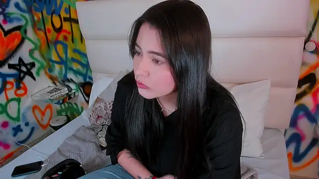 Snapshot of Liana_Bernocchi chatting on 11/27/25, 08:33 Liana Bernocchi online show from 11/27/25, 08:33