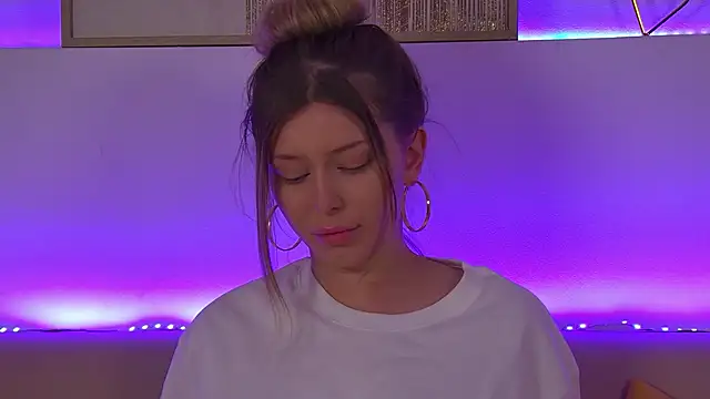 LiliaBianka online show from 03/18/25, 09:42