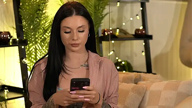 Snapshot of CarolinePrescott chatting on 06/27/26, 06:57 CarolinePrescott online show from 06/27/26, 06:57