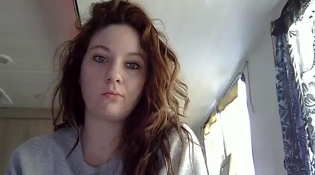 Snapshot of emerieskye20 chatting on 02/02/25, 03:39 emerieskye20 online show from 02/02/25, 03:39