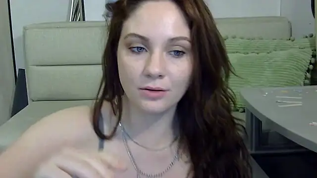 Snapshot of emerieskye20 chatting on 03/03/25, 07:06 emerieskye20 online show from 03/03/25, 07:06