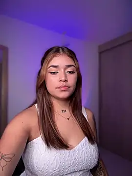 Snapshot of JoselinFlower_ chatting on 12/18/24, 04:09 JoselinFlower online show from 12/18/24, 04:09