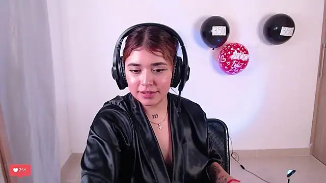 Snapshot of JoselinFlower_ chatting on 01/01/25, 12:32 JoselinFlower online show from 01/01/25, 12:32