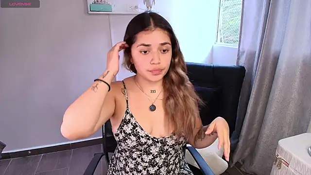 Snapshot of JoselinFlower_ chatting on 09/11/25, 10:32 JoselinFlower online show from 09/11/25, 10:32