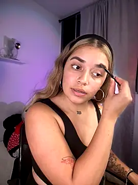 Snapshot of JoselinFlower_ chatting on 11/06/25, 02:34 JoselinFlower online show from 11/06/25, 02:34