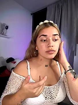 Snapshot of JoselinFlower_ chatting on 11/11/25, 01:38 JoselinFlower online show from 11/11/25, 01:38